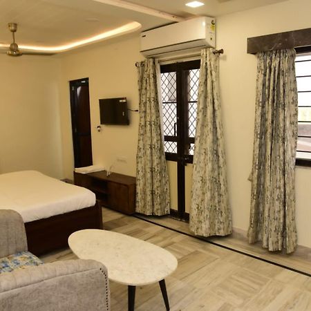 Holiday Out Hotel Джодпур Екстериор снимка