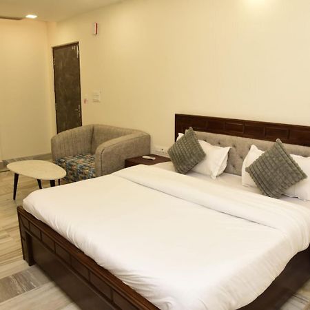 Holiday Out Hotel Джодпур Екстериор снимка