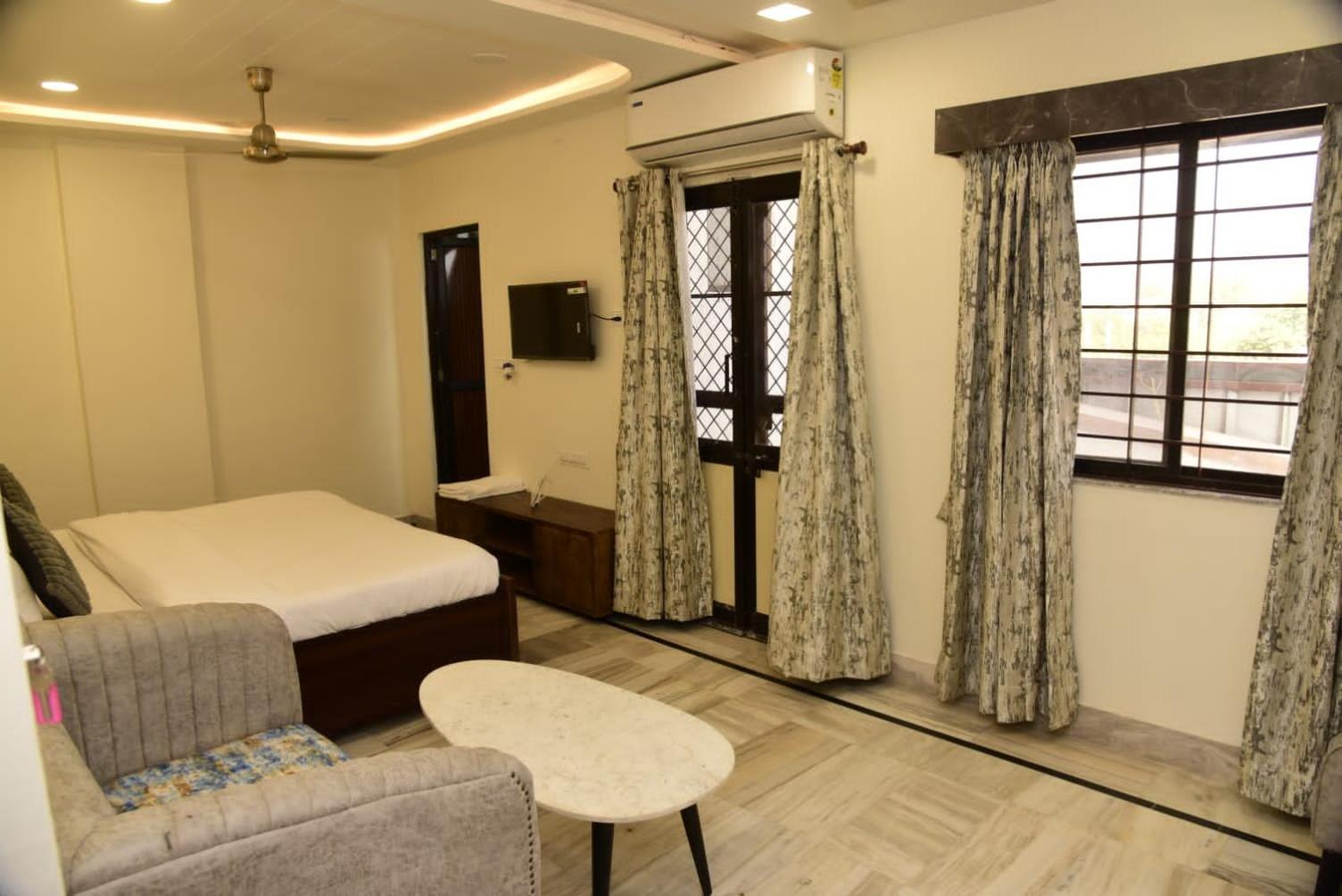 Holiday Out Hotel Джодпур Екстериор снимка