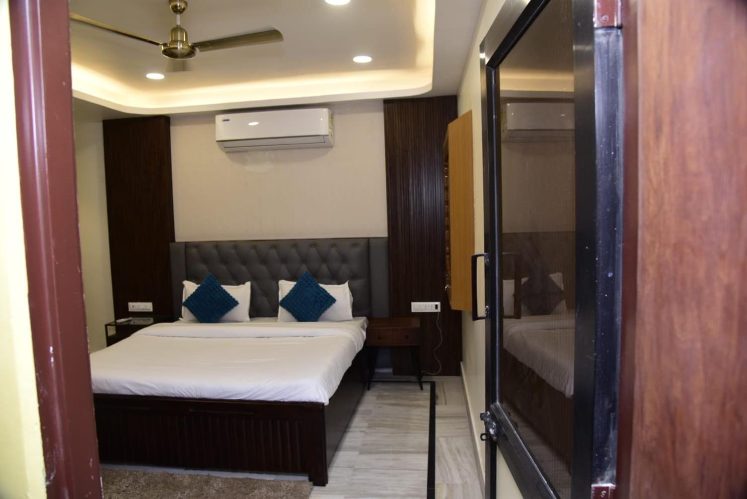 Holiday Out Hotel Джодпур Екстериор снимка