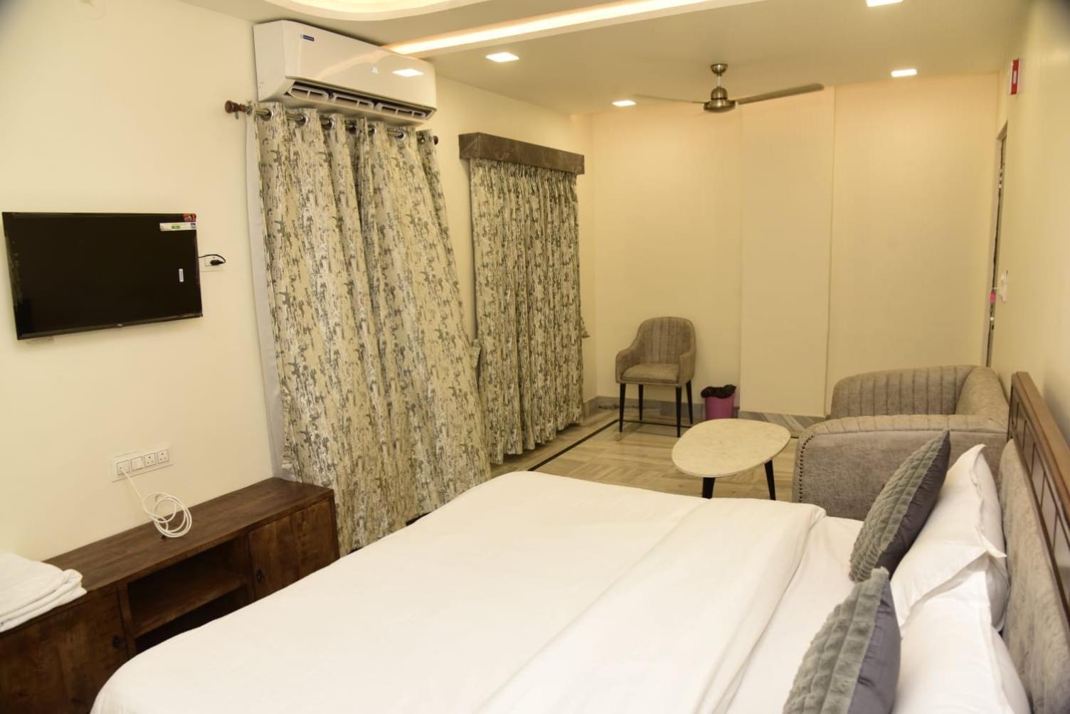 Holiday Out Hotel Джодпур Екстериор снимка